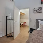 Haus Fuenf Mit 2 Und Studio-loft Mit Terrasse Daire Melk