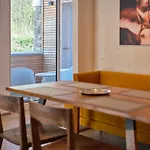 Haus Fuenf Mit 2 Und Studio-loft Mit Terrasse Daire Melk