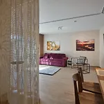 Haus Fuenf Mit 2 Und Studio-loft Mit Terrasse Daire Melk