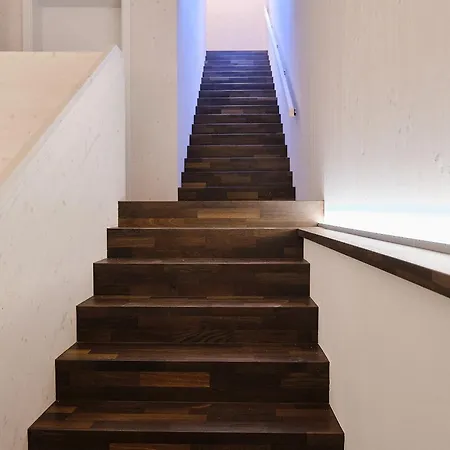 Haus Fuenf Mit 2 Und Studio-loft Mit Terrasse Apartament