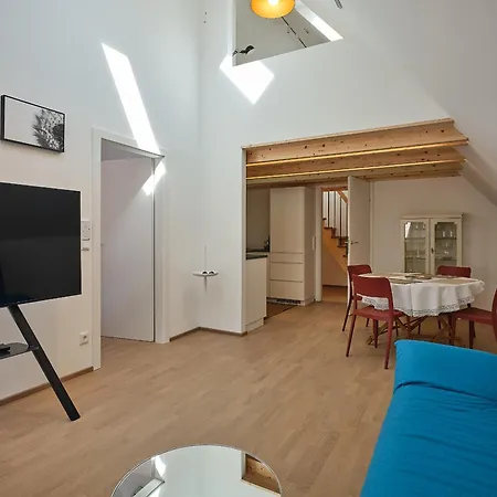 Haus Fuenf Mit 2 Und Studio-loft Mit Terrasse מלק