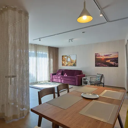 Haus Fuenf Mit 2 Und Studio-loft Mit Terrasse * מלק