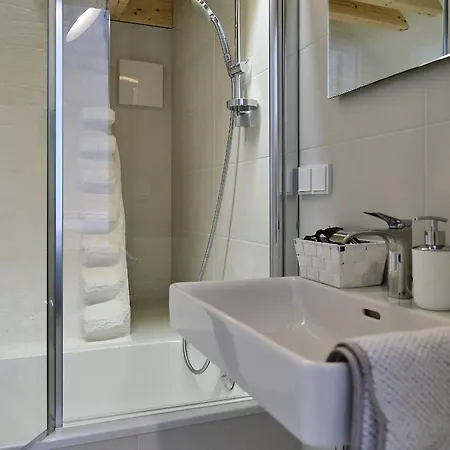 Haus Fuenf Mit 2 Und Studio-loft Mit Terrasse *