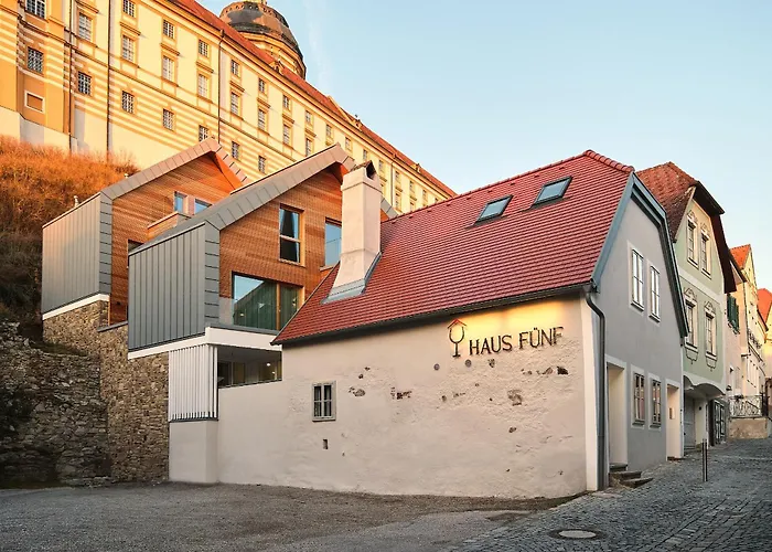 Haus Fuenf Mit 2 Und Studio-loft Mit Terrasse * מלק