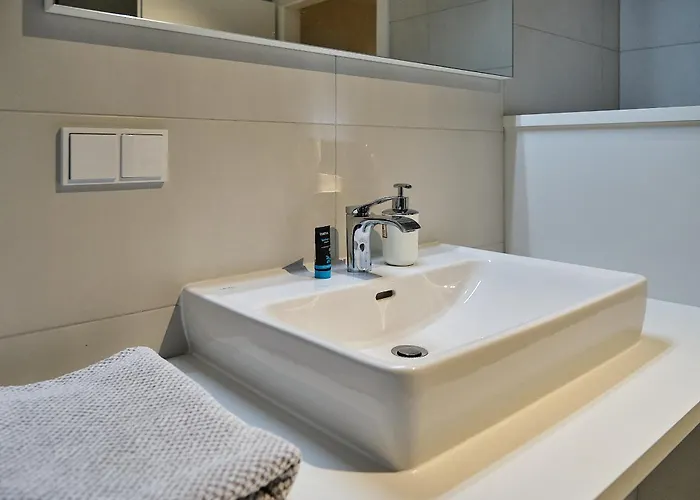 Haus Fuenf Mit 2 Und Studio-loft Mit Terrasse דירה מלק