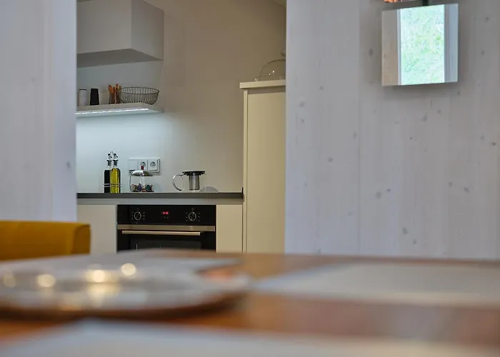 Haus Fuenf Mit 2 Und Studio-loft Mit Terrasse מלק