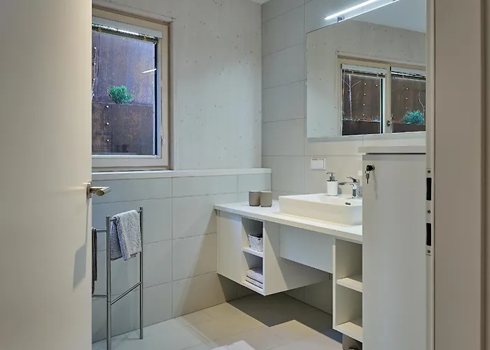 Haus Fuenf Mit 2 Und Studio-loft Mit Terrasse מלק