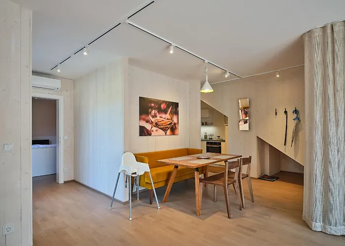 Haus Fuenf Mit 2 Und Studio-loft Mit Terrasse מלק